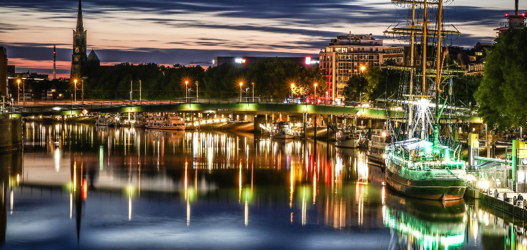 Bremen - Weser - Lichtspiele am Wasser